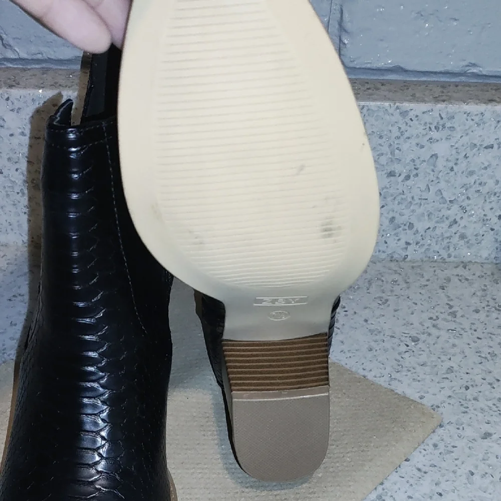 Elegant Black Textured Ankle Booties - Picture 4 of 5